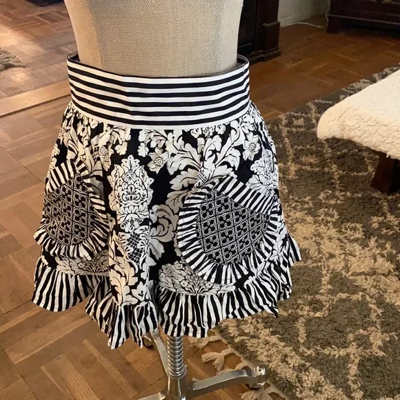 NWT Heavenly Hostess beautiful , feminine apron with pockets - Picture 3 of 12